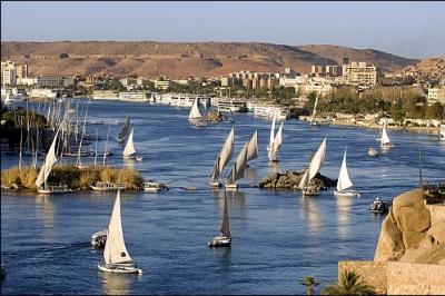 Quelle ville égyptienne se trouve le plus au sud ?