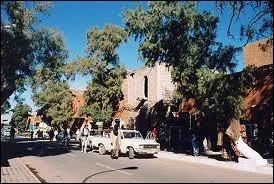 Charles de Gaulle souhaitait faire un grand territoire français ''de Dunkerque à --------------------'' .