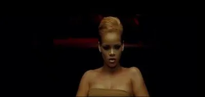 En quelle anne Rihanna dvoile-t-elle sa chanson Russian Roulette ?