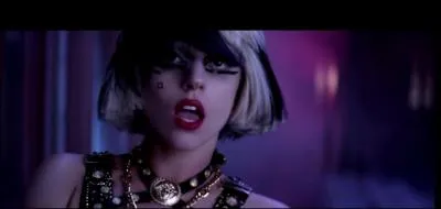 Qu'est-il reproch au clip de la chanson  Edge of glory  sorti en 2011 ?