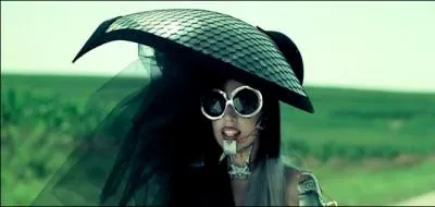 O a t tourn l'tonnant clip de la chanson  You and I  sorti en 2011 ?