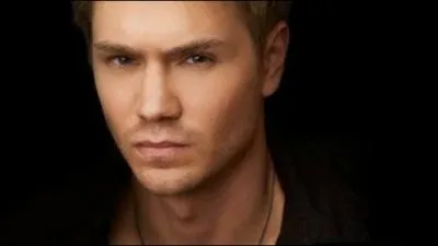 Bien qu'il soit trs sportif, Lucas apprend au cours de la saison 2 qu'il est souffrant