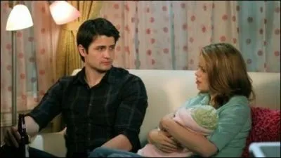 Entre laquelle de ses autres sries et Les frres Scott, The CW a-t-elle organis un crossover en octobre 2010 ?