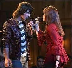 A la fin, Mitchie chante avec qui ?