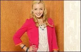 Comment s'appelle la jolie blonde de 13 ans qui est l'aînée de la famille ?