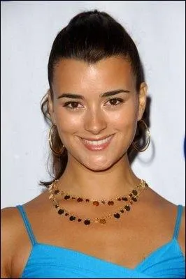 Dans quelle série joue cette actrice ?