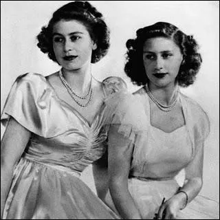 Dans la splendeur de leur heureuse jeunesse, voici deux soeurs qui sont dsormais spares par le destin. Ce sont ?