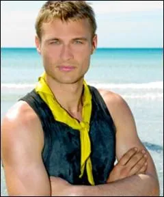 Comment s'appelle le  chef  du groupe de Koh-Lanta ?