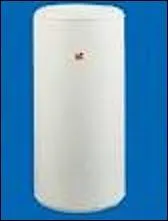 Pourquoi l'eau chaude doit-elle être portée à 65°C dans un ballon d'eau chaude ?