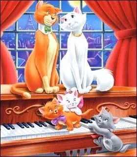 Qui kidnappe les chatons dans les Aristochats ?