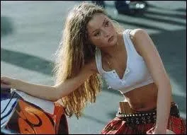Quelle est la couleur de la voiture de Devon Aoki dans  2 Fast 2 furious  ?