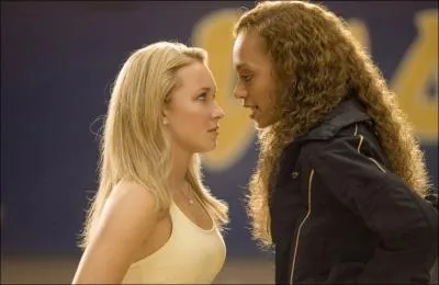 Quel est le surnom de Britney (la blonde) que lui donne Camille (la brune) dans  American girls  ?