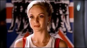 En change de quoi Carly peut-elle utiliser gratuitement et  volont la salle de danse de l'cole ?