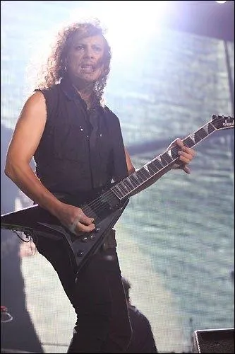 O travaillait-il pour pouvoir s'acheter son matriel ?