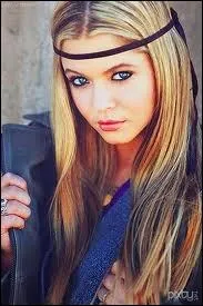 O vit-elle actuellement ?