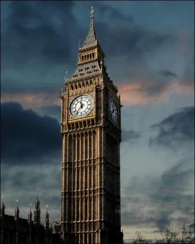 Avant d´tre le surnom de la tour de l´horloge, que dsignait plus particulirement Big Ben ?
