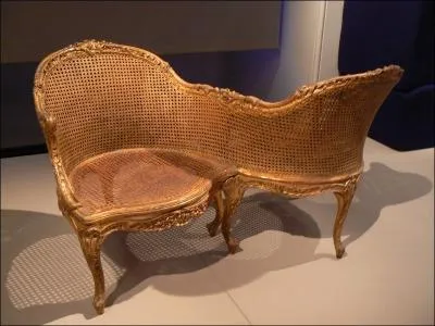 Appel aussi  vis--vis  ou  tte--tte , ce fauteuil permet  deux personnes de parler en toute discrtion. C'est un...