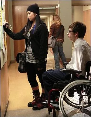 Dans quelle srie tl peut-on voir Artie, un jeune handicap, voluer en fauteuil roulant ?