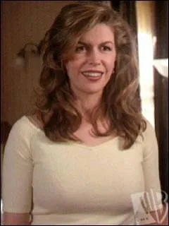 Qui conseille  Patty (mre des soeurs Halliwell) de faire adopter Paige pour la protger du monde de la magie ?