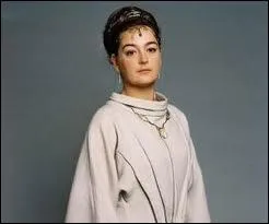 Qui est cette femme pour le roi ?