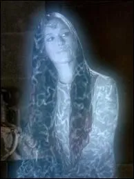 Qui est la jeune femme que seul Arthur peut voir ?