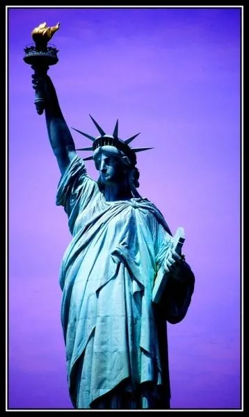 Dans son septime roman il a racont l'histoire de son pre et de son oncle juifs rsistants en 1945, c'tait dans le livre...