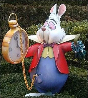 Dans son douzime roman :  L'trange voyage de Monsieur Daldry , le personnage fminin principal se nomme...