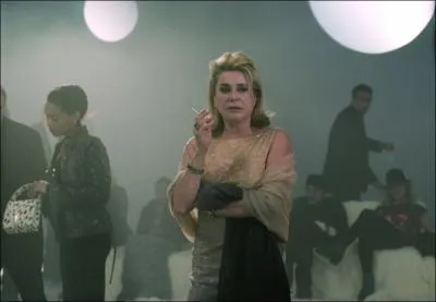 Comment s'appelle la prsidente du magazine  Dresscall  ?