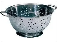 Quelle est la traduction de  passoire  en anglais ?