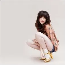 Quel est le nom de son premier single, vritable phnomne ?