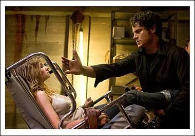 Aprs avoir coup le doigt de Carly, o Bo le met-il ?