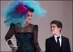 Comment s'appelle la top model dont il est en admiration ?