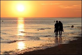 Qui a chanté  laissons la plage aux romantiques  ?
