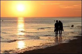 Qui a chant  laissons la plage aux romantiques  ?
