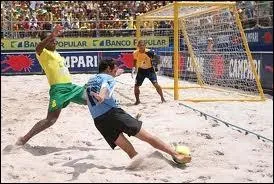 De combien de joueurs se compose une quipe de beach soccer ?