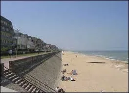 Quelle station balnaire de Normandie est surnomme la plage des romantiques ?