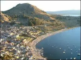Quelle plage de Rio de Janeiro en demi-lune s'tendant sur 4, 5 km est surnomme Petite princesse de la mer ?