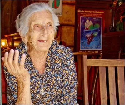 ''Y a tant d'amour, de souvenirs / Autour de toi, toi la mamma / Y a tant de larmes et de sourires / À travers toi, toi la mamma / Que jamais, jamais, jamais / Tu nous quitteras''