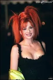 De qui est amoureuse Mylène Farmer dans sa chanson ''Maman a tort'' ?