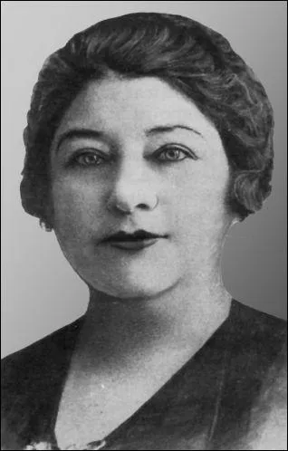 Quelle était la couleur des roses que le petit garçon offrait à sa pauvre maman dans la chanson de Berthe Sylva ?