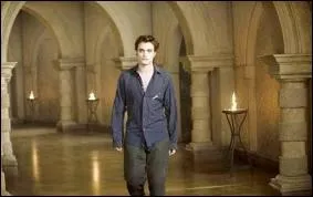 Pourquoi Alice et Bella doivent-elles se rendre en Italie ?