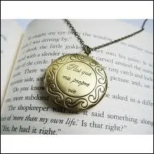 En quoi est faite la chane du mdaillon qu'Aro offre  Bella ?