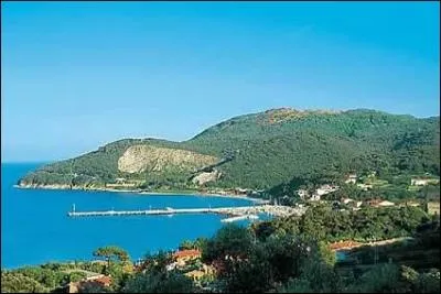 Suite  une coalition de pays ennemis, Paris tombe 31 Mars 1814. Napolon prend du poison pour ne pas signer le trait de paix. Dchu par le Snat, Napolon reste Empereur mais de ...