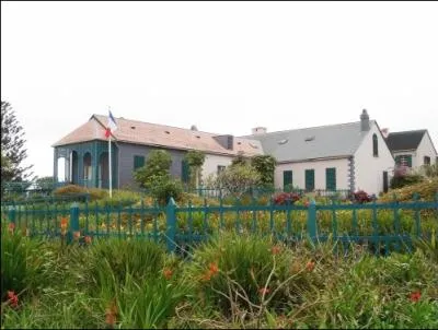 Dchu de tout pouvoir. Napolon se retrouve en exil, en plein Atlantique Sud et dcde dans cette maison  Longwood le 5 Mai 1821 sur ...