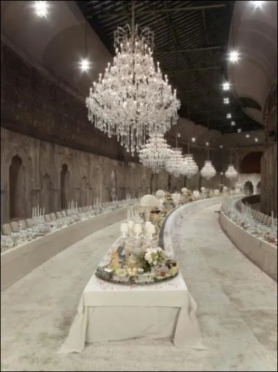 Pour quelle circonstance ces longues tables de rception ont-elles t dresses ?