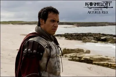 Lorsqu'il pose le pied en Bretagne pour la premire fois, qui Arthur rencontre-t-il ?