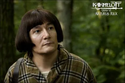 Avec quelle arme Bohort part-il  la recherche des brigands qui ont attaqu son pouse ?