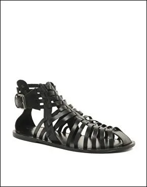 Quelles sont ces chaussures estivales en cuir ?