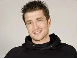 À quel grand gardien international Cédric Carrasso succède-t-il en tant que titulaire dans les buts de l'OM lors de la saison 2006-2007 ?