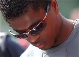 Sous le maillot de quel club Patrice Evra a-t-il joué son premier match en L2 en 2000 ?